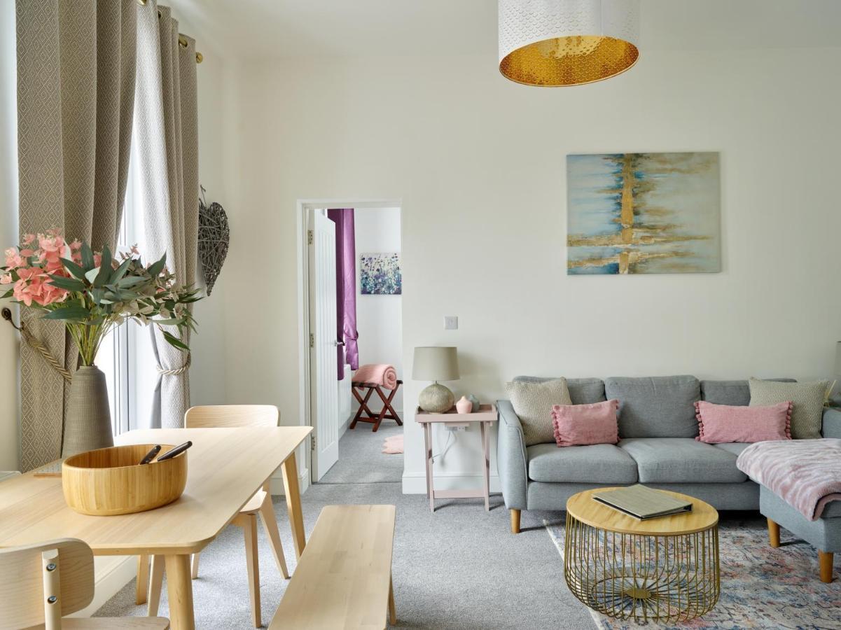 Curb Properties - Super 2 Bed Apartment 5 Min From Town Centre 切尔滕纳姆 外观 照片