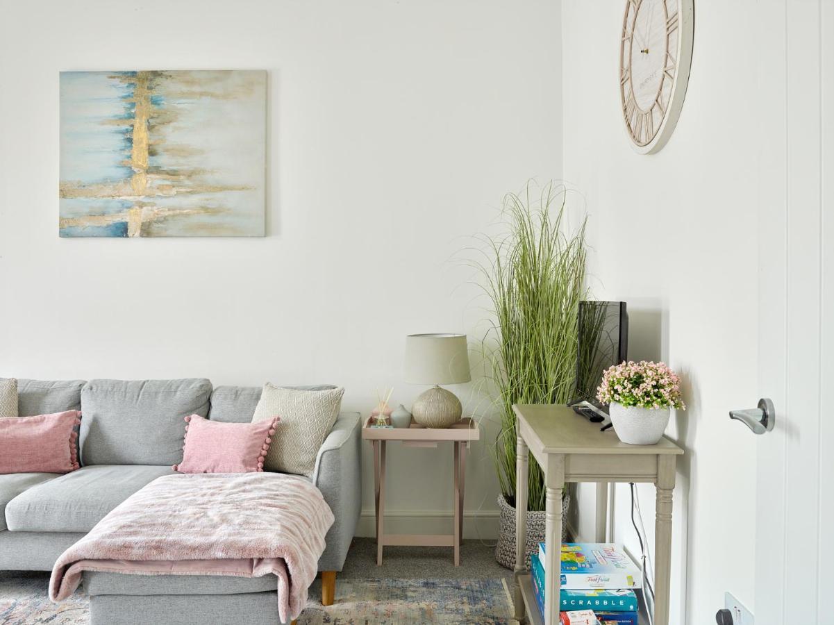 Curb Properties - Super 2 Bed Apartment 5 Min From Town Centre 切尔滕纳姆 外观 照片